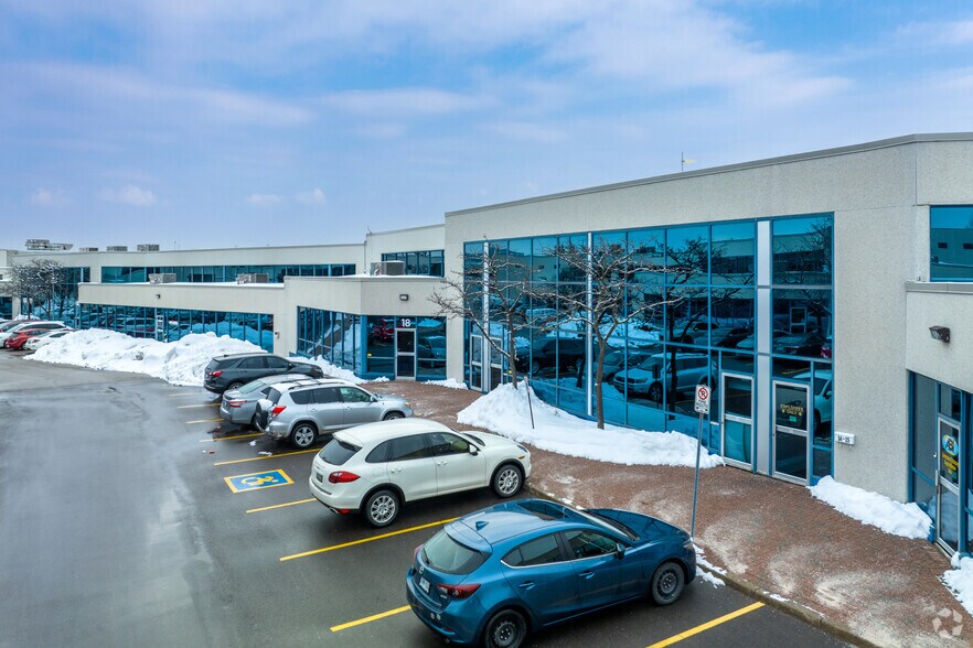 2140 Winston Park Dr, Oakville, ON à louer - Photo du bâtiment - Image 3 de 6