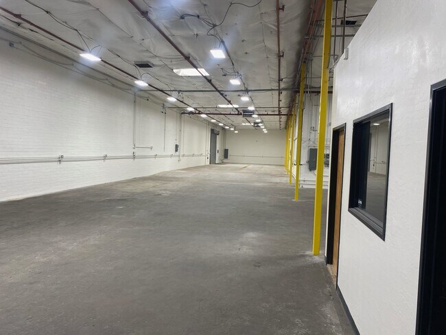 More details for 2525 W Cypress St, Phoenix, AZ - Industrial for Lease