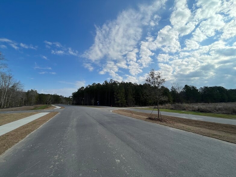 00 Linda Way, Summerville, SC à vendre - Photo du bâtiment - Image 3 de 5