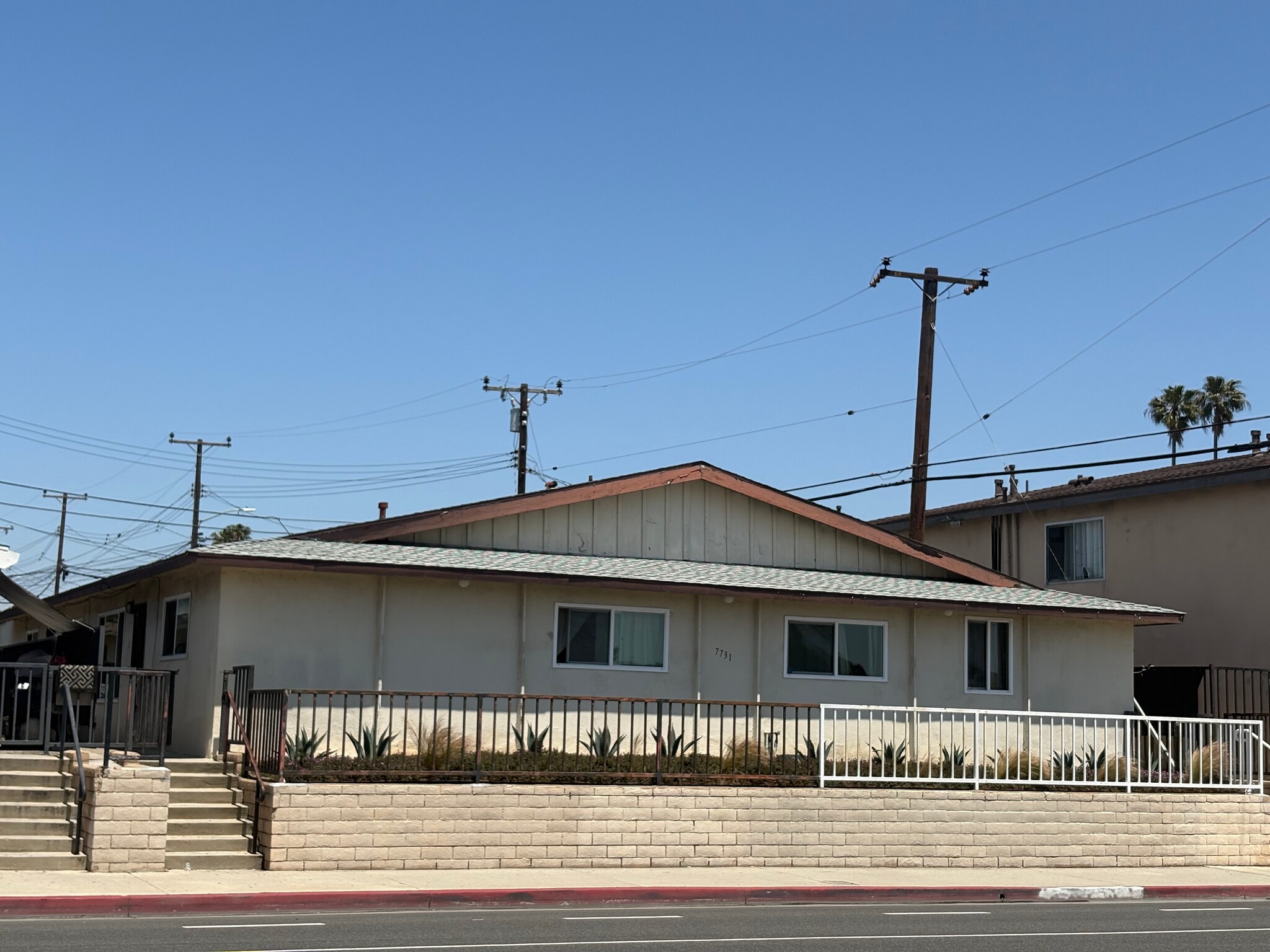 7731 Slater Ave, Huntington Beach, CA à vendre Photo du bâtiment- Image 1 de 1