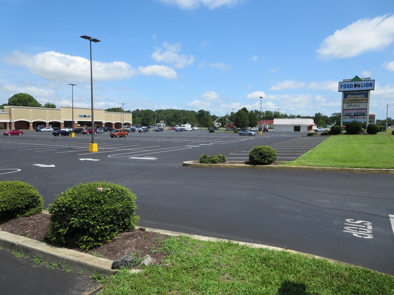 206-208 N Fruitland Blvd, Fruitland, MD à louer - Photo du bâtiment - Image 3 de 7