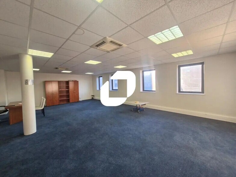 Office in Bussy-Saint-Georges for lease - Interior Photo - Image 3 of 4