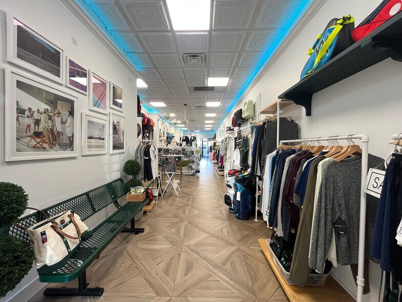 439 Plandome Rd, Manhasset, NY à louer - Photo du bâtiment - Image 3 de 4