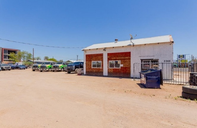 2244 W Apache Trl, Apache Junction, AZ à vendre - Photo du bâtiment - Image 2 de 28