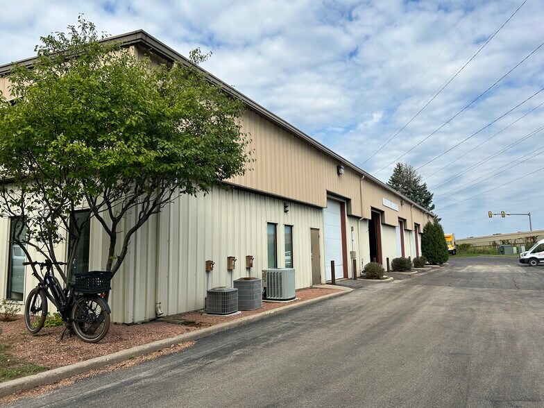 3700 Commerce Dr, Madison, WI for lease - Building Photo - Image 2 of 9