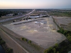 1501 N Walton Walker Blvd, Dallas, TX for lease Aerial- Image 1 of 5