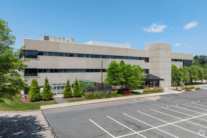 500 Old Connecticut Path, Framingham, MA for sale - Building Photo - Image 2 of 6