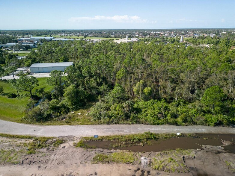 10271 Pheasant Blvd, Punta Gorda, FL à vendre - Photo du bâtiment - Image 3 de 6