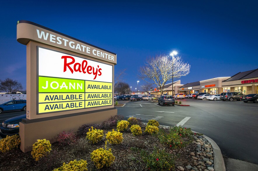 353-375 W Main St, Woodland, CA à louer - Autre - Image 3 de 10