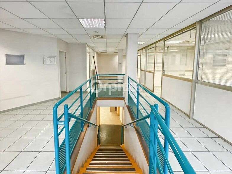 Commerce de détail dans Aubagne à louer - Photo intérieure - Image 2 de 5