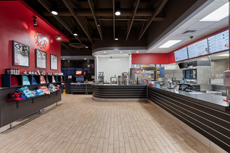 205 18th St, Kalispell, MT for sale - Interior Photo - Image 3 of 50