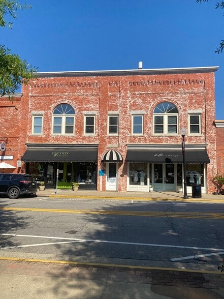 221-223 N Salem St, Apex, NC for lease - Building Photo - Image 2 of 8