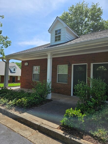 572 Peachtree Pky, Cumming, GA for lease - Building Photo - Image 2 of 5