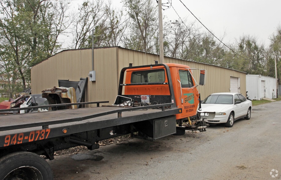 6710 NW 10th St, Oklahoma City, OK à vendre - Photo du bâtiment - Image 2 de 2