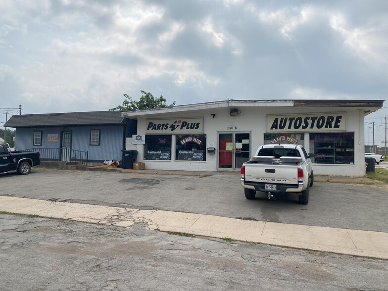 320 S Mulberry St, Pearsall, TX for sale - Building Photo - Image 1 of 18