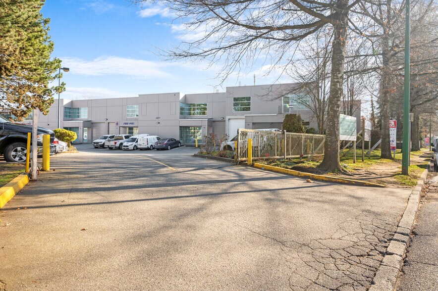 3871 N Fraser Way, Burnaby, BC for lease - Building Photo - Image 2 of 17