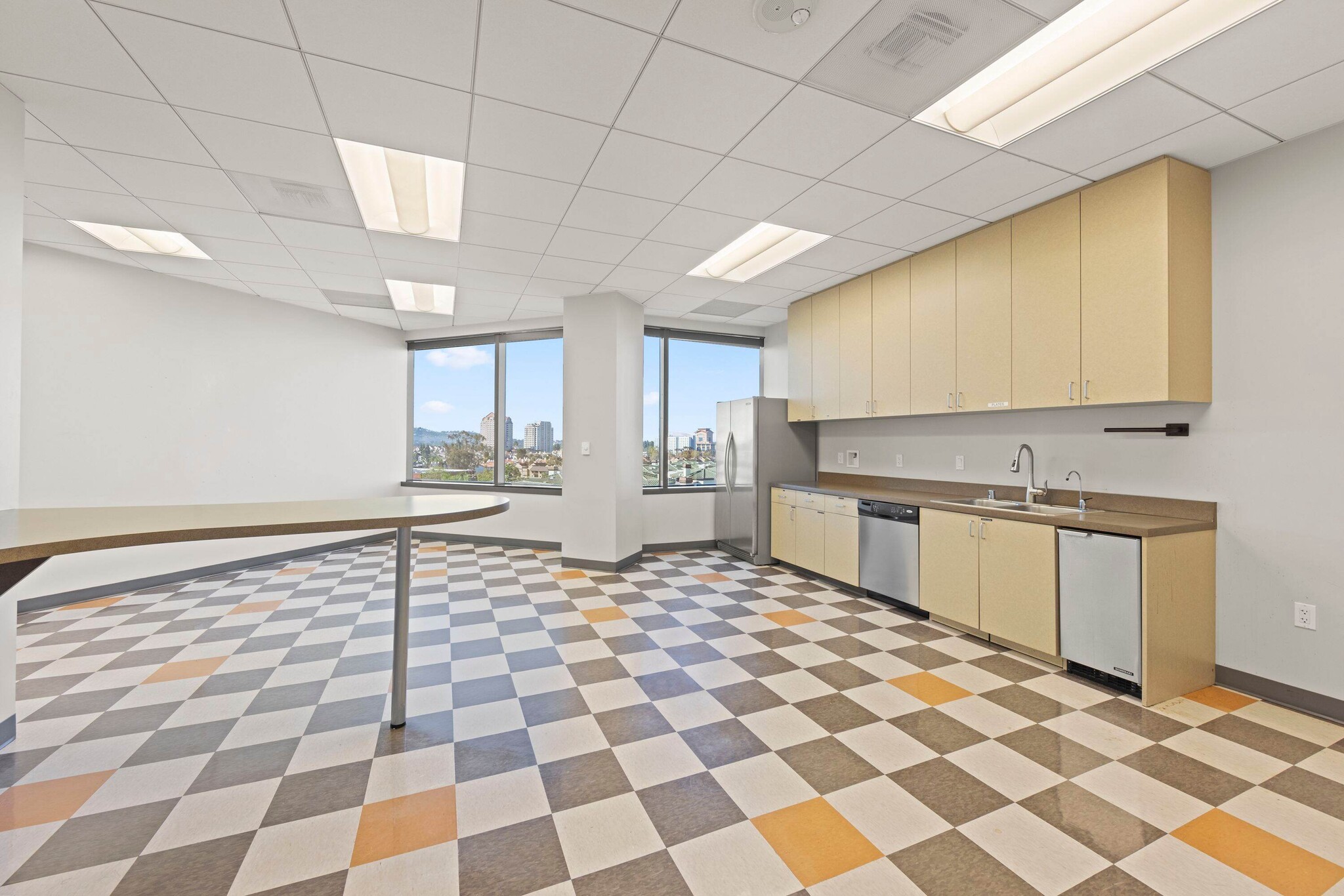 4270 Executive Sq, La Jolla, CA for lease Interior Photo- Image 1 of 9