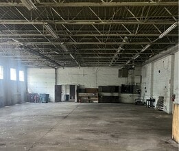 30401 Ecorse Rd, Romulus, MI for lease Interior Photo- Image 2 of 2