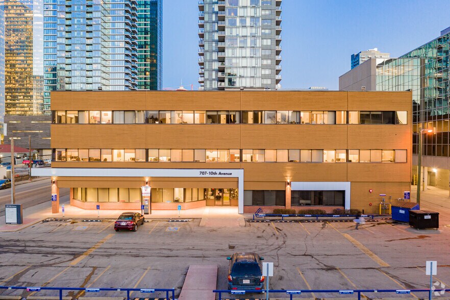 707 10th Ave SW, Calgary, AB à louer - Photo du bâtiment - Image 3 de 4