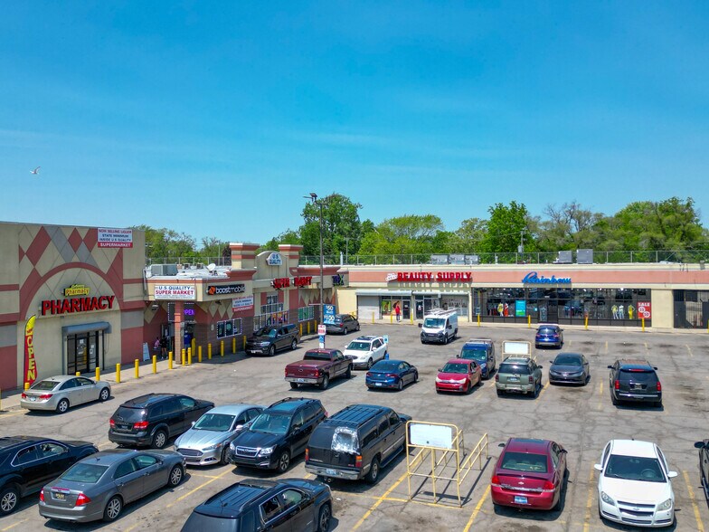 15510-15690 Joy Rd, Detroit, MI à louer - Photo du bâtiment - Image 2 de 8