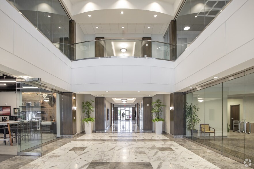 4420 Cooper Rd, Blue Ash, OH à louer - Hall d’entrée - Image 3 de 9