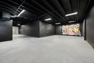 AIR CONDITIONED WAREHOUSE / SHOWROOM / RETAIL - Entrepôt