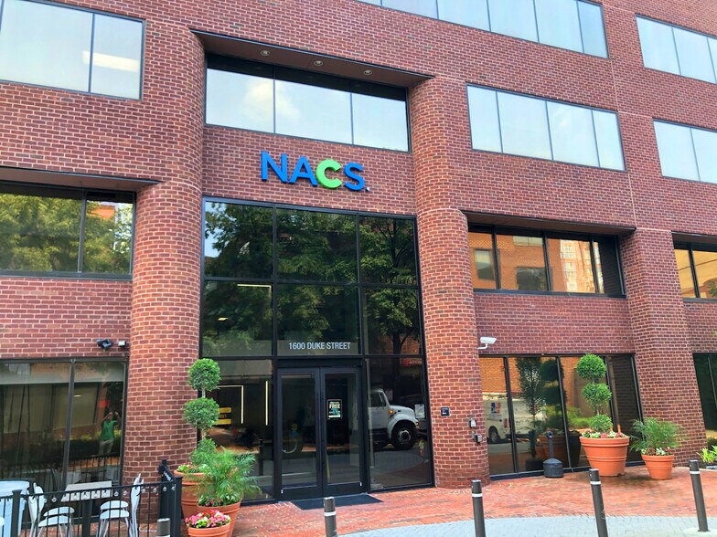 1600 Duke St, Alexandria, VA à louer - Photo du bâtiment - Image 2 de 13