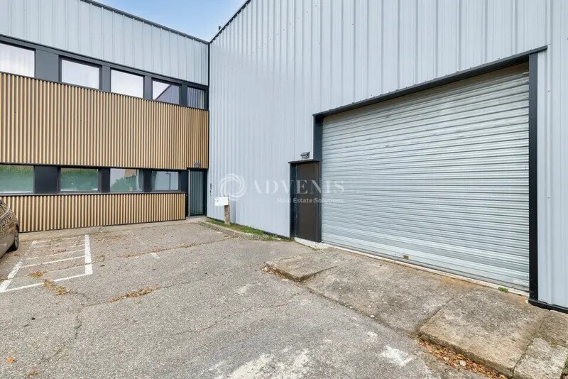 Industriel dans Villeneuve-la-Garenne à louer - Photo du bâtiment - Image 2 de 7