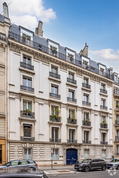 24 Rue De Turin, Paris à vendre - Photo principale - Image 1 de 3