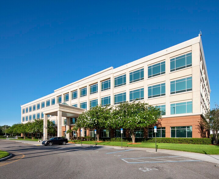3620 Queen Palm Dr, Tampa, FL à louer - Photo du bâtiment - Image 2 de 20