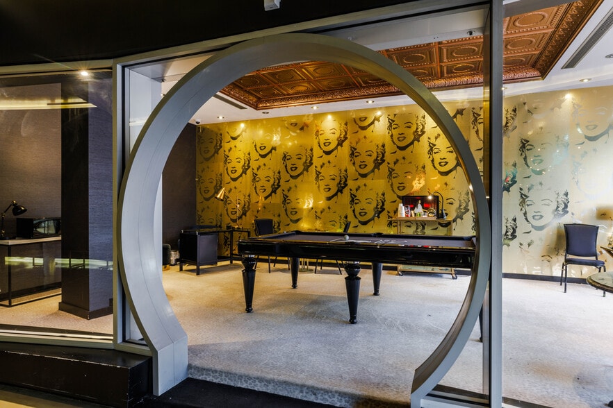 510 W 42nd St, New York, NY for sale - Interior Photo - Image 3 of 18