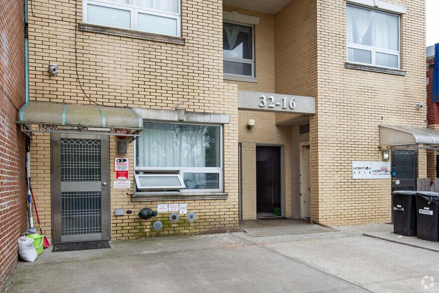 32-16 137th St, Flushing, NY à vendre - Photo du bâtiment - Image 2 de 5