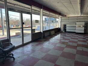 4725 Clinton Hwy, Knoxville, TN for lease Interior Photo- Image 1 of 8