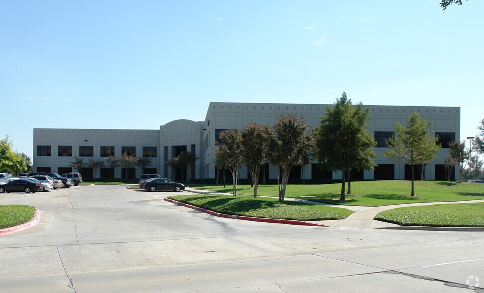8700 Freeport Pkwy, Irving, TX à louer - Photo du bâtiment - Image 2 de 3