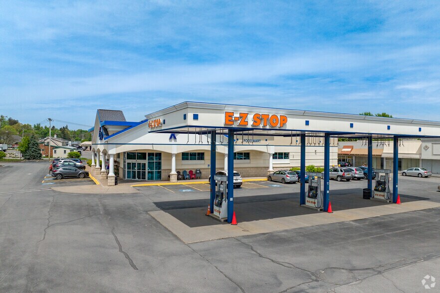 26-40 Oriskany Blvd, Whitesboro, NY à louer - Photo principale - Image 2 de 8