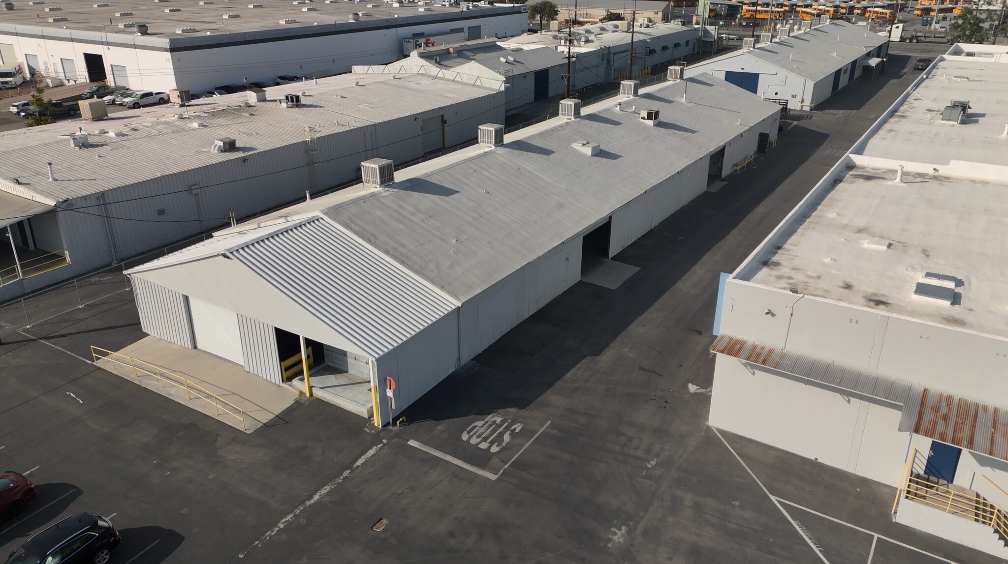 11240 Sherman Way, Sun Valley, CA à louer Aérien- Image 1 de 10