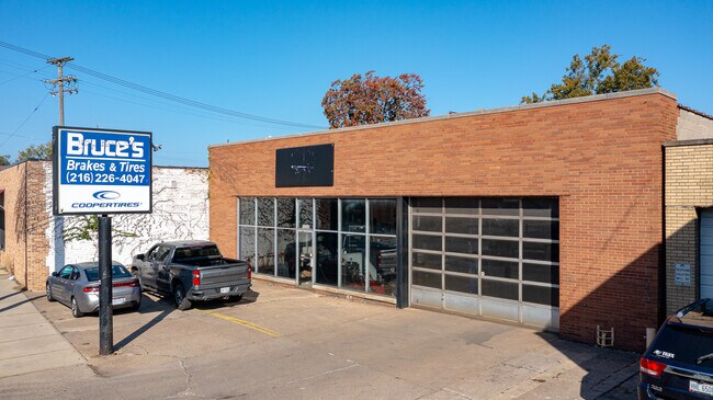 Plus de détails pour 12222 Detroit Ave, Lakewood, OH - Commerce de détail à vendre