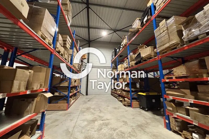 Flex in Montpellier for lease - Interior Photo - Image 1 of 6