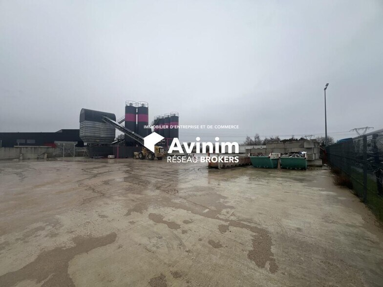 Industrial in Saint-Germain-lès-Arpajon for lease - Building Photo - Image 1 of 8