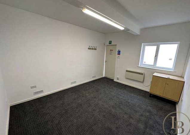 16A High St, Chesterfield, DBY S43 3UX - Unit 16 - - Interior Photo - Image 2 of 2