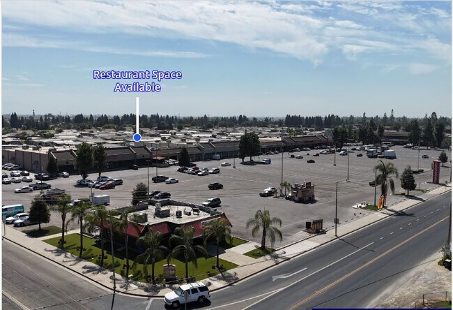 Plus de détails pour 3126-3830 McCall Ave, Selma, CA - Commerce de détail à louer