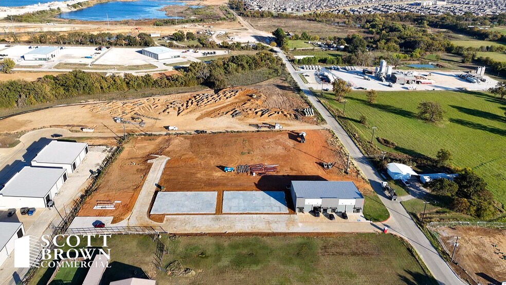 8587 Stewart Rd, Aubrey, TX à louer - Photo du bâtiment - Image 3 de 15