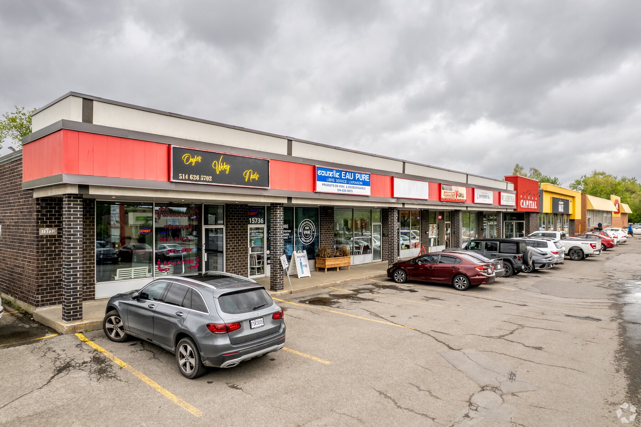 15748 Boul De Pierrefonds, Pierrefonds, QC for sale Primary Photo- Image 1 of 1