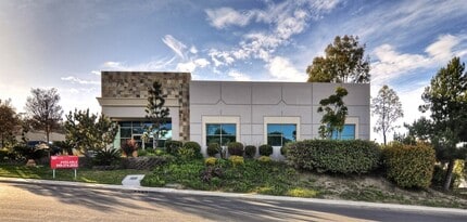 100 Calle Iglesia, San Clemente, CA à louer Photo du bâtiment- Image 2 de 14