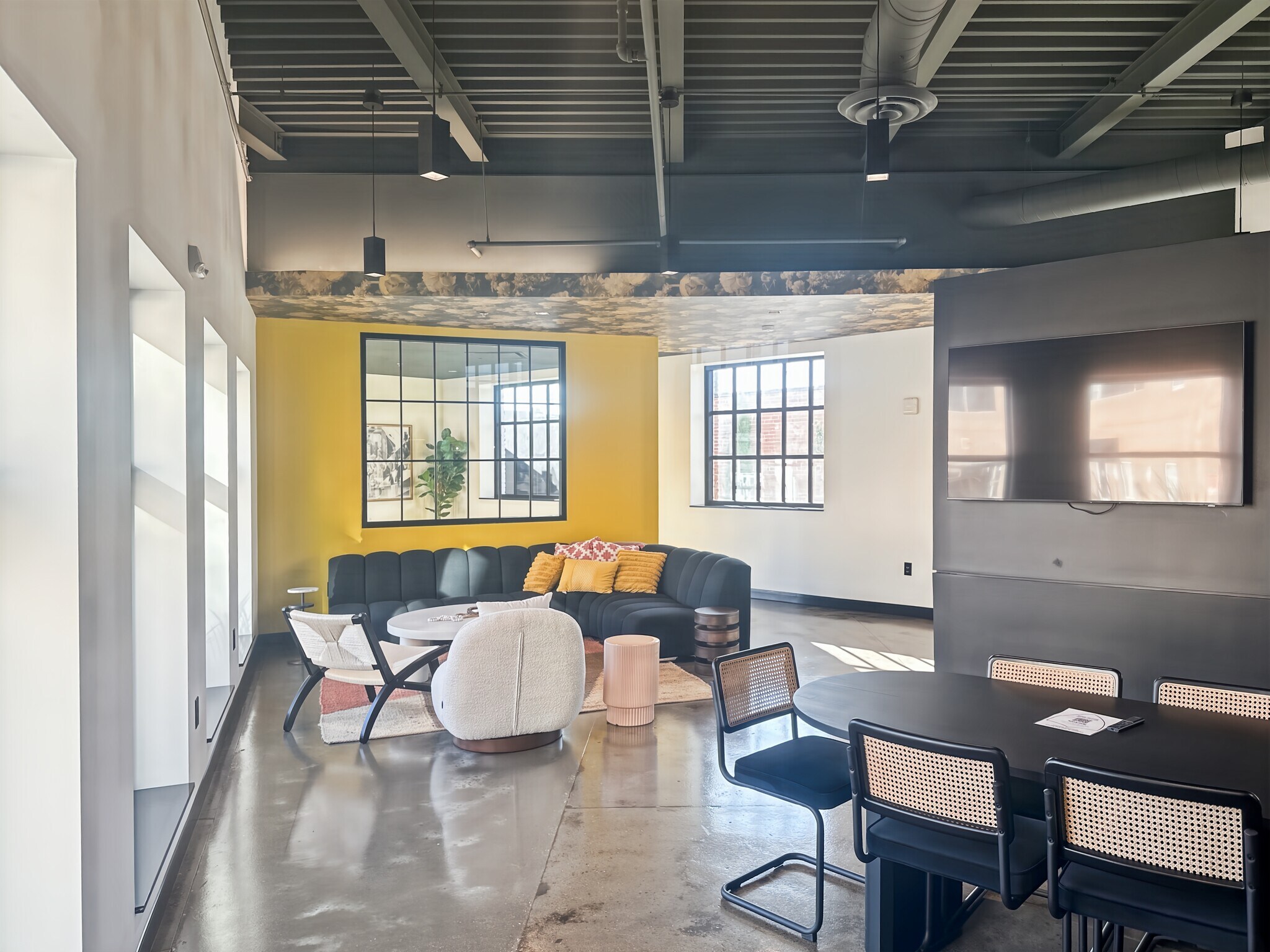 863 Massachusetts Ave, Indianapolis, IN for lease Interior Photo- Image 1 of 13