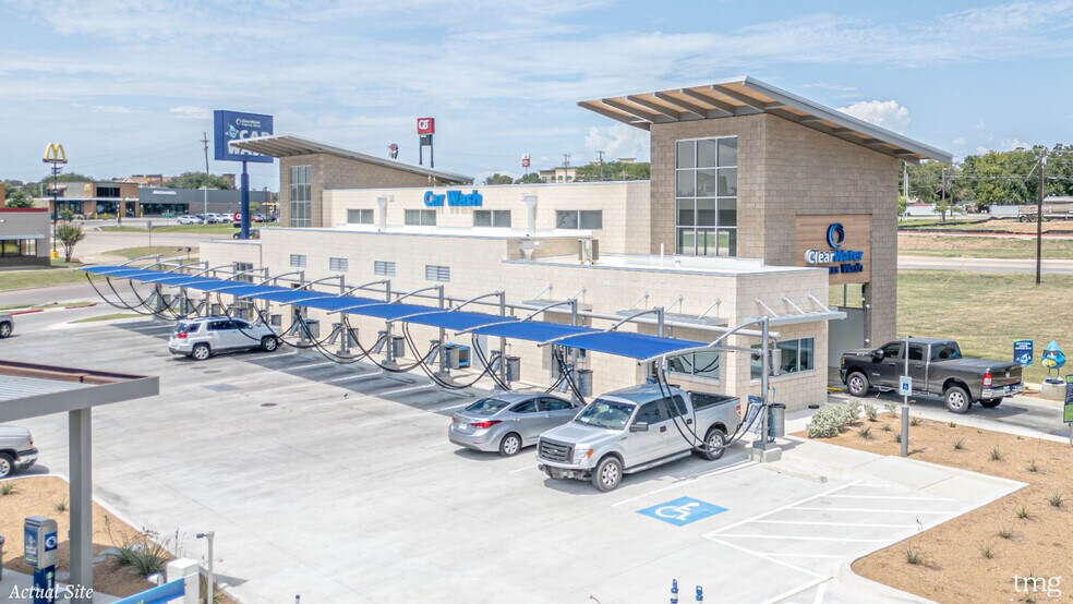 3112 Regency Ln, Denison, TX à vendre - Photo du bâtiment - Image 3 de 7