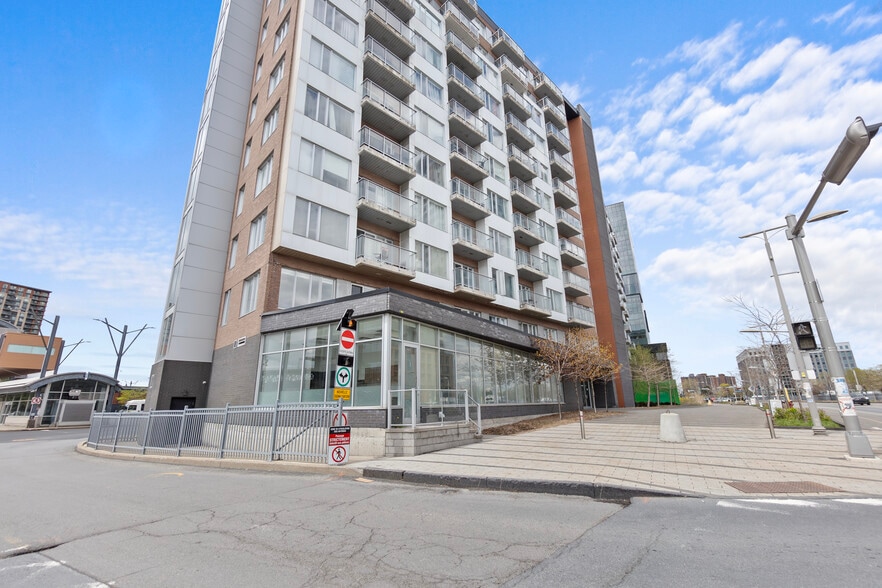 1155 Rue Saint-Charles O, Longueuil, QC à louer - Photo du bâtiment - Image 3 de 3