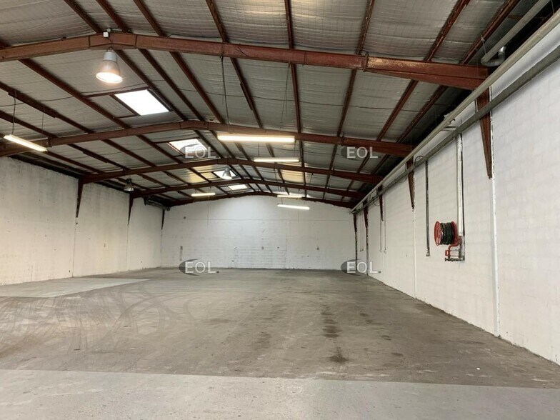 Flex in Vitrolles for lease - Building Photo - Image 2 of 2