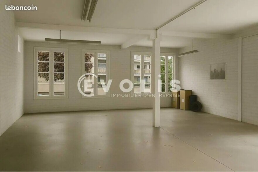 Bureau dans Gentilly à louer - Photo du bâtiment - Image 1 de 3