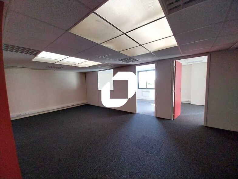 Flex in Rambouillet for lease - Building Photo - Image 3 of 8